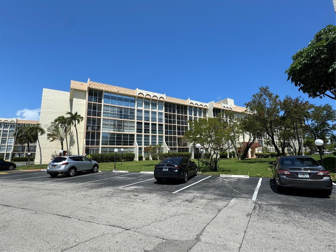 Primary Photo - 851 Three Islands Boulevard