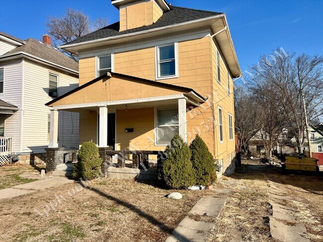 Foto del edificio - Cozy 4 Bed 2 Bath Home in KCK-Available NOW!!