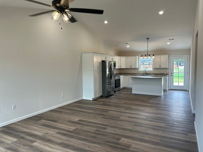 Foto del edificio - 407 Old Carlyle Rd