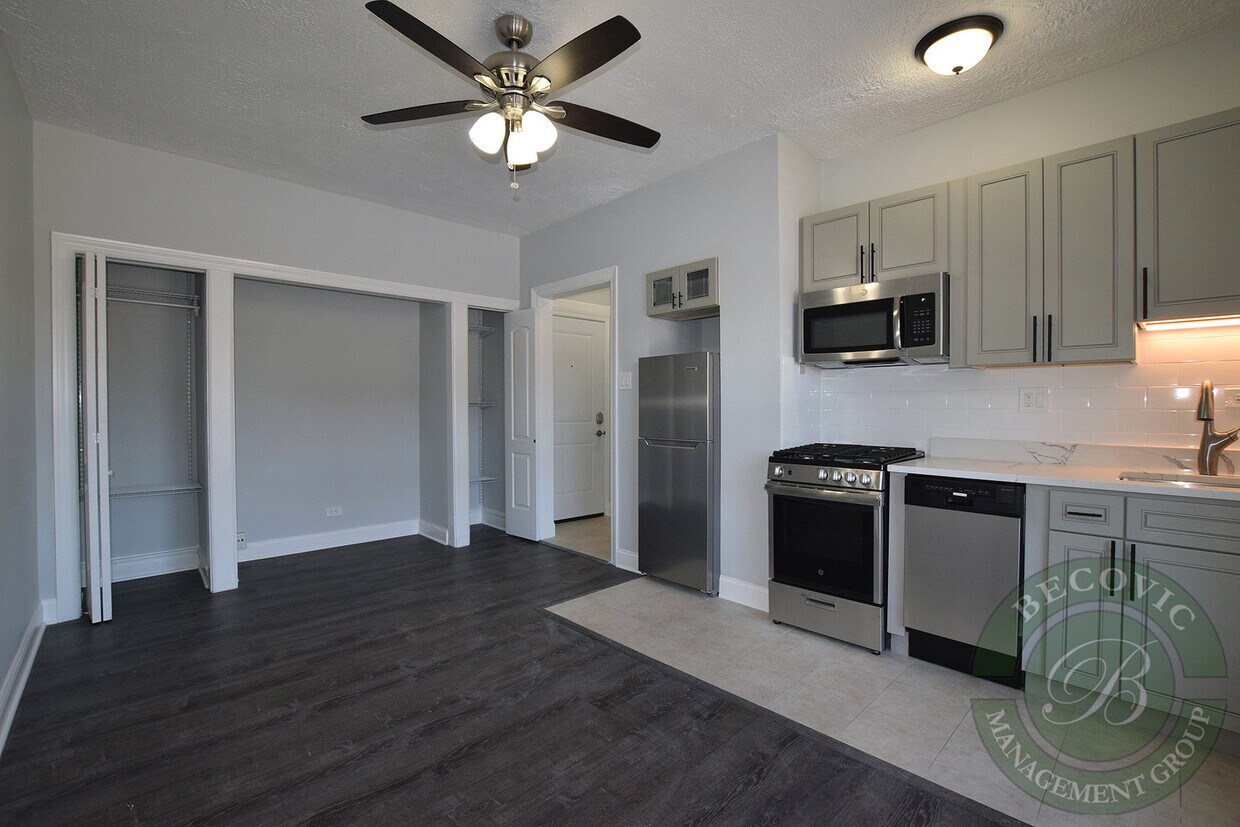 Foto principal - 4554 N Malden St