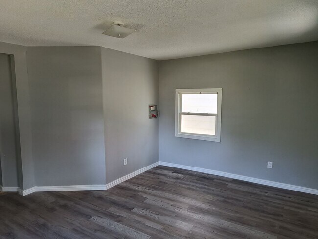 Foto del edificio - 2 Bed 1 Bath Home only $850 month