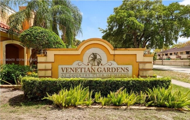 Foto del edificio - 18111 NW 68th Ave