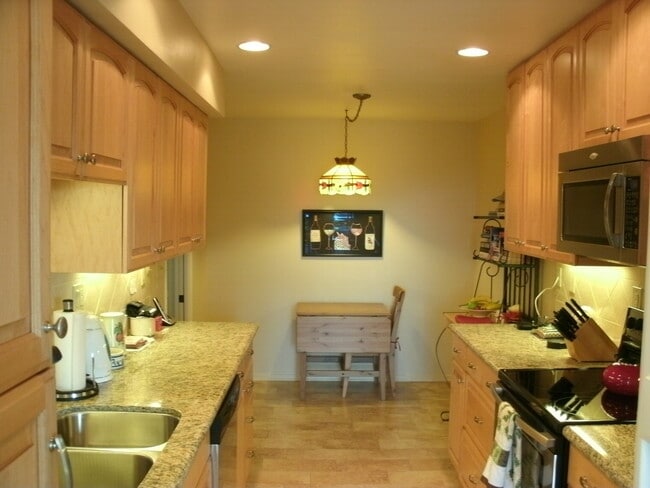 Foto del edificio - COMING SOON!! Gorgeous condo with Amazing Views!