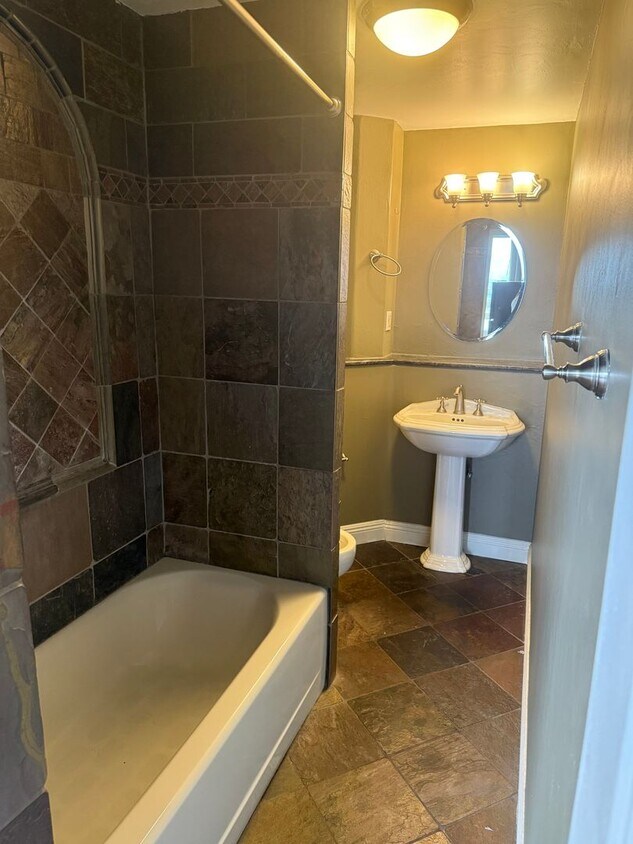 Building Photo - 100 N Arlington Ave