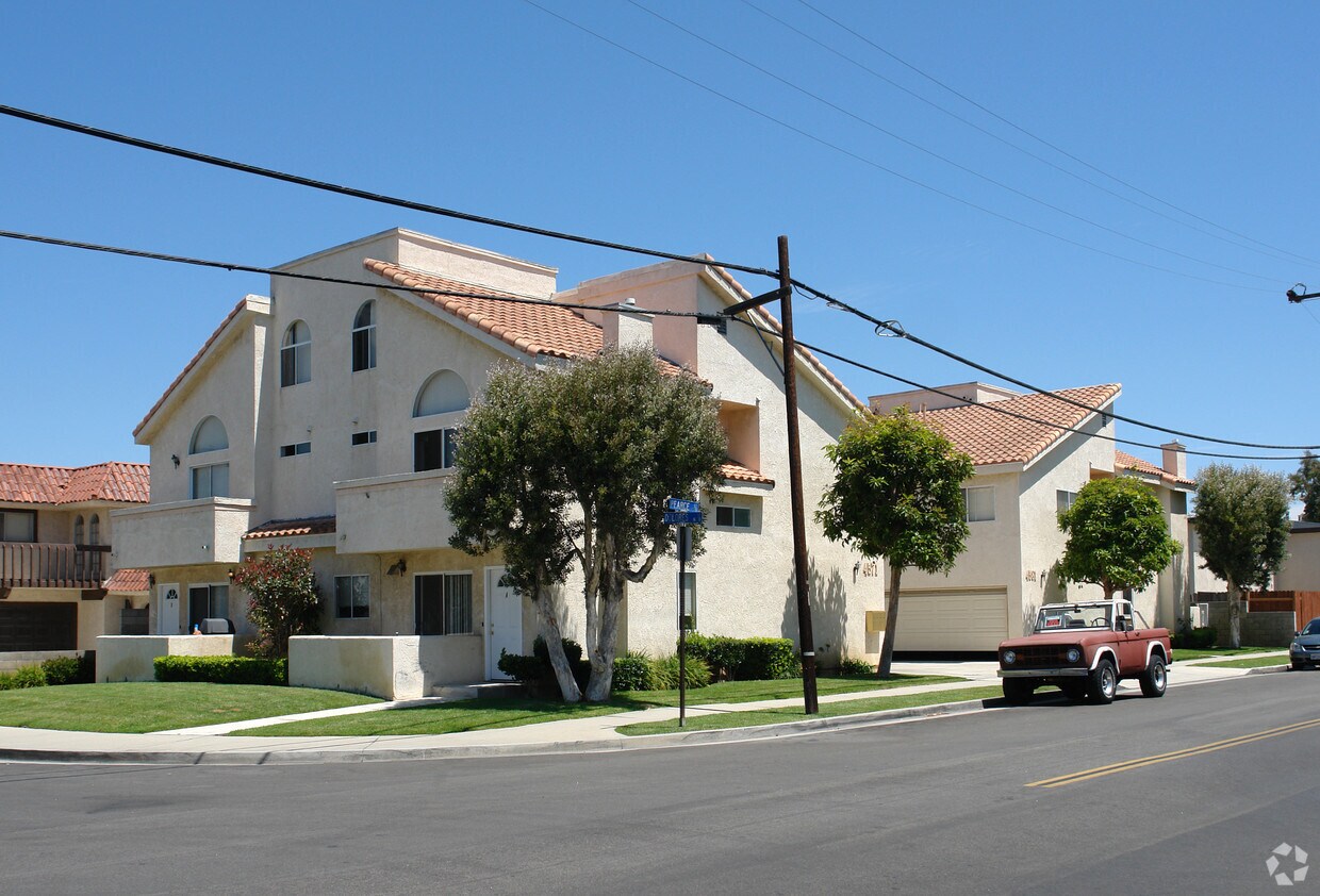 Primary Photo - 4571-4581 Pearce St