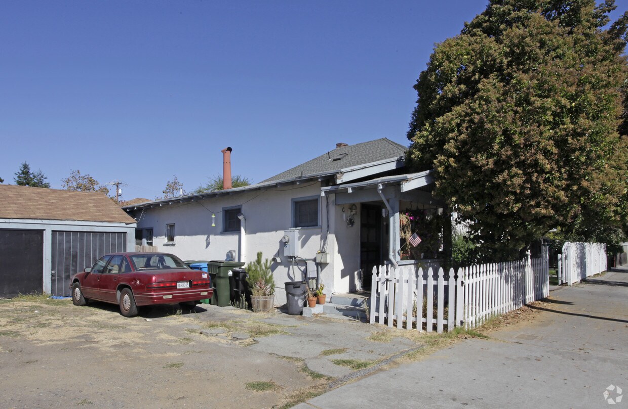 Building Photo - 511 Chestnut St