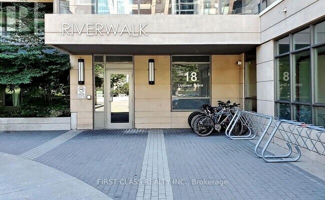 Photo du bâtiment - 18 Uptown Dr
