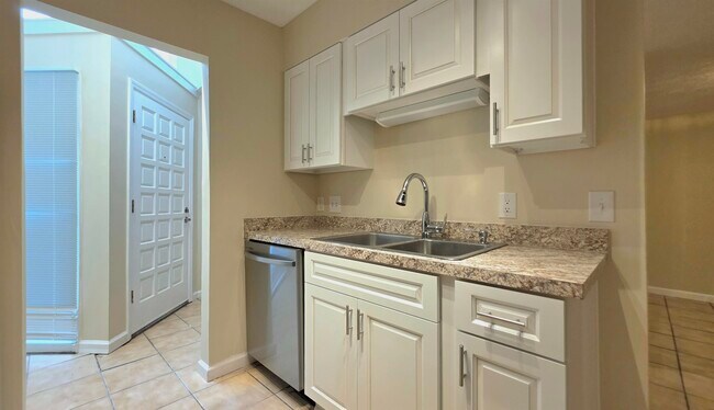 Foto del edificio - 310 74th Ave N