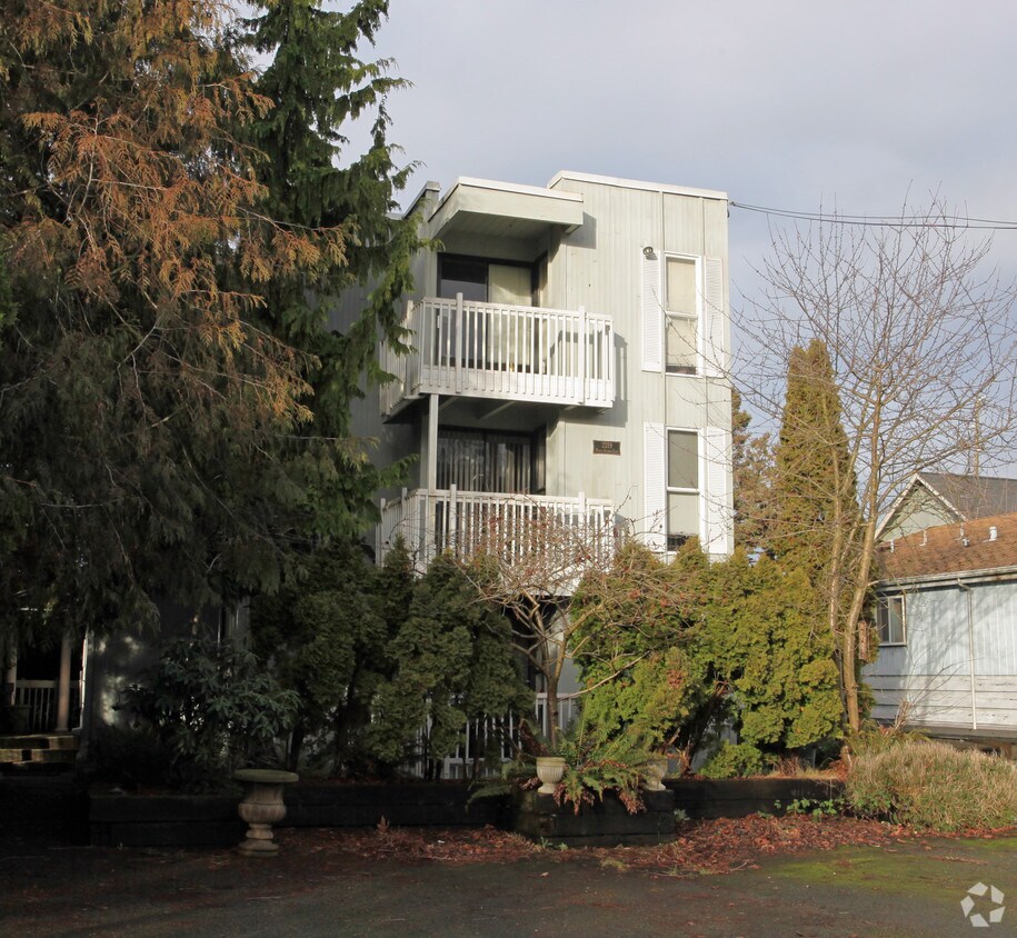 Building Photo - 2219 Minor Ave E