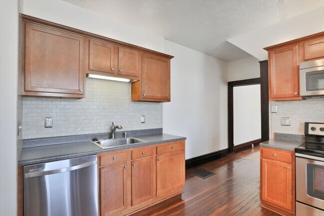 Foto del edificio - 4 Bedroom , 2 Bath Newly Renovated house - Right off of High St