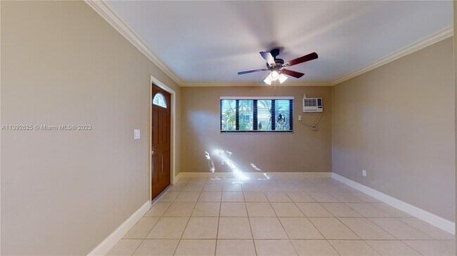 Building Photo - 2708 SW 33rd Ct