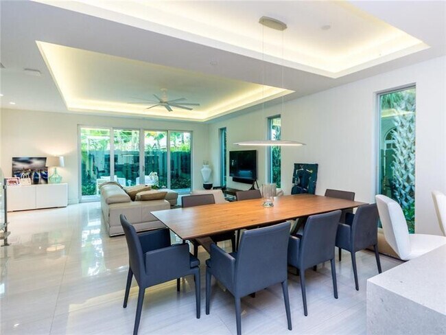 Foto del edificio - 240 Shore Ct