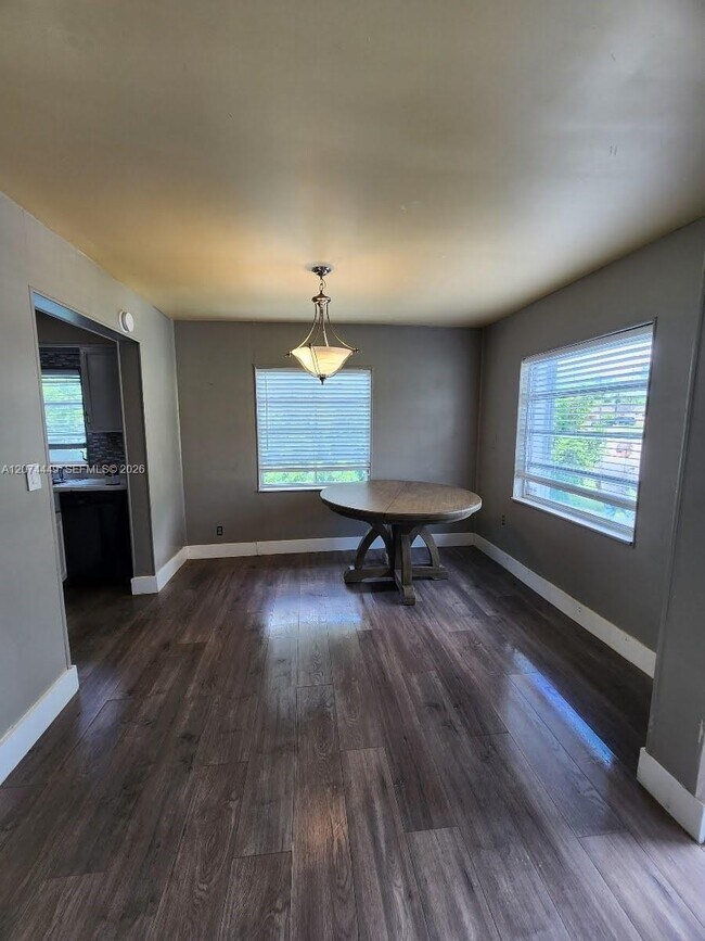 Foto del edificio - 6520 Sandalfoot Blvd