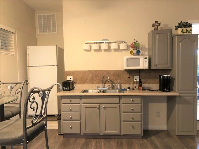 Foto del edificio - Furnished Studio
