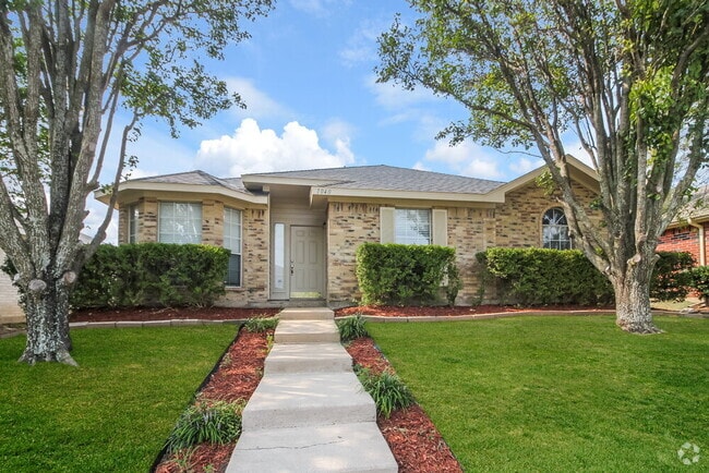 Building Photo - 1040 Glencrest Dr