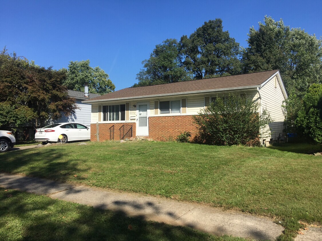 2690 Dellworth St, Columbus, OH 43232 House for Rent in Columbus, OH