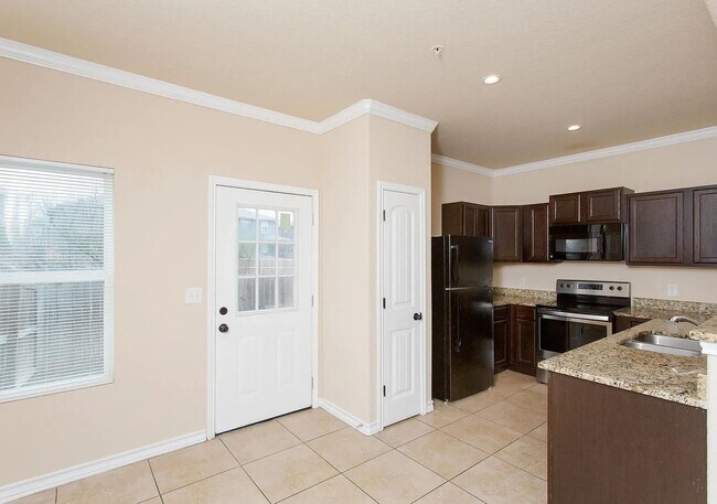 Building Photo - Modern Elegance for Rent in Prime San Antonio Location!