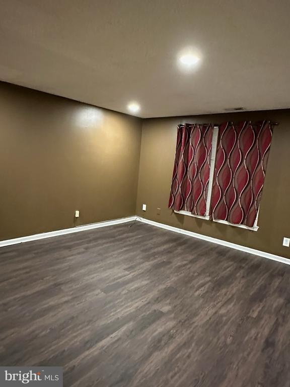 Building Photo - 70 Vanderbilt Ct