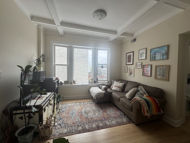 Foto del edificio - 2125 W Division St