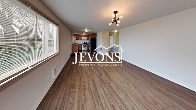 Foto del edificio - Charming duplex in a walkable location near the University of Puget Sound