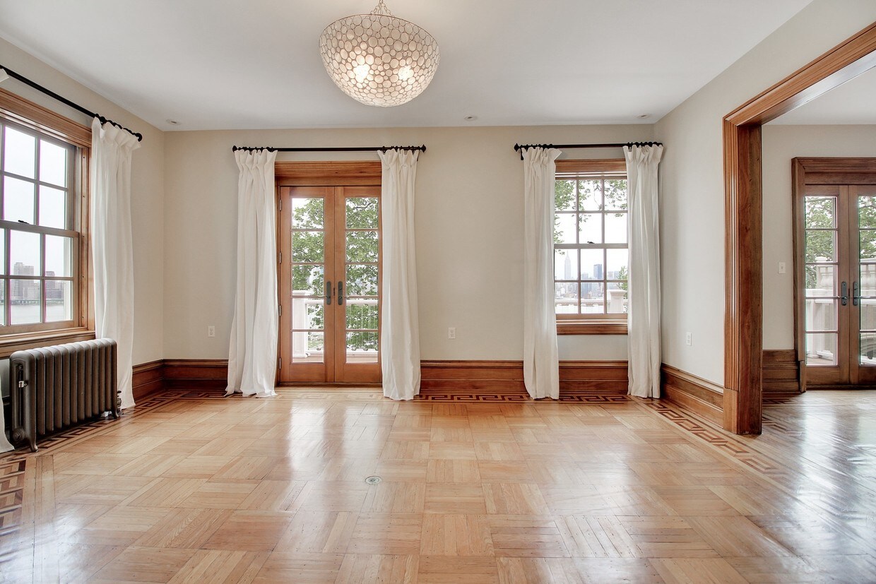 Foto principal - 825 Boulevard E