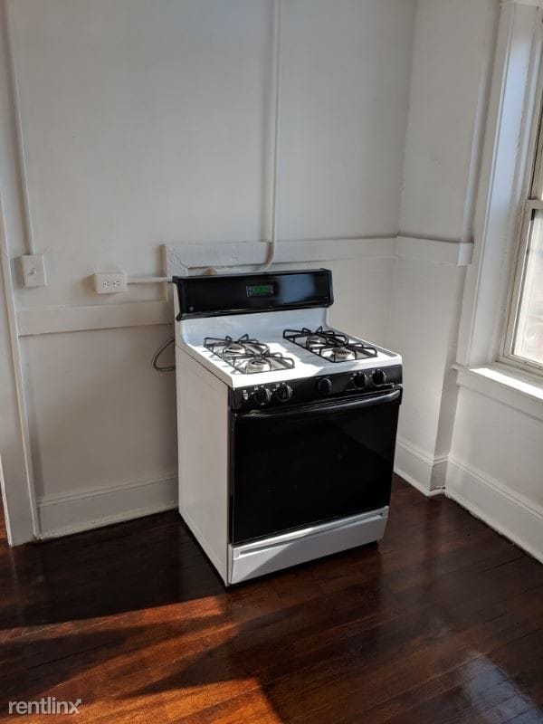 Building Photo - 1 br, 1 bath Apartment - 430 Wells St