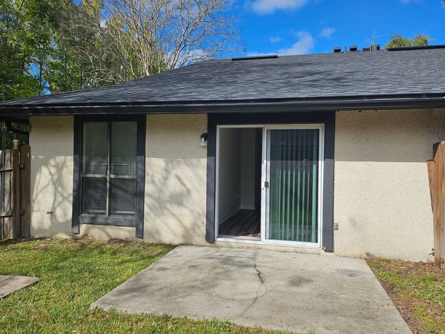 Building Photo - $1250 - 3/2/1 - Collins Road near the Base.