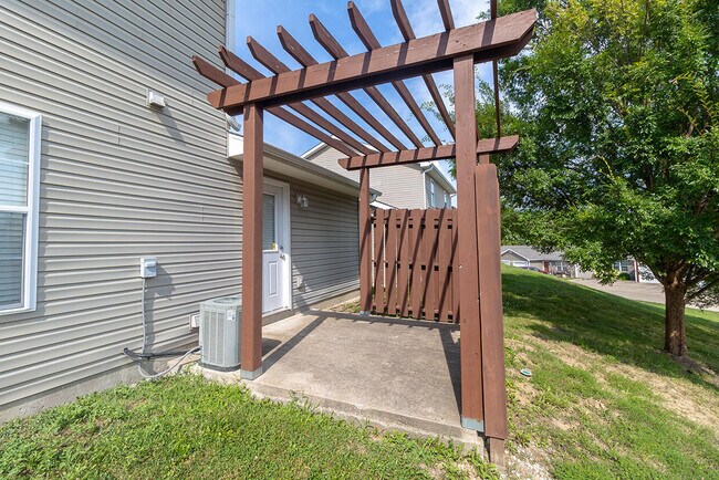 Foto del edificio - 3308 E St Charles Rd