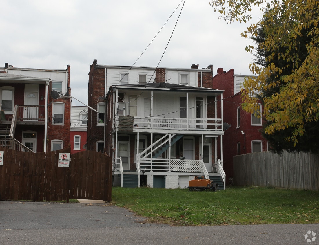 Building Photo - 145-147 S Mulberry St