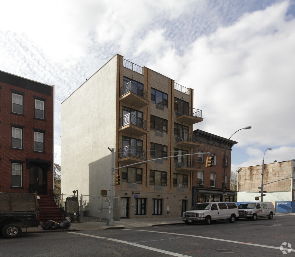 Primary Photo - 452 Lafayette Ave