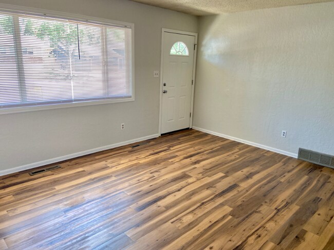 Building Photo - 4777 Sleepy Hollow Cir N