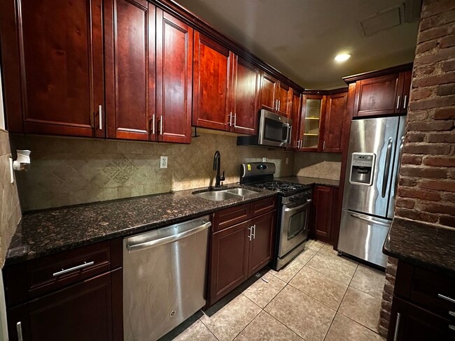 Building Photo - 45A Van Reypen St