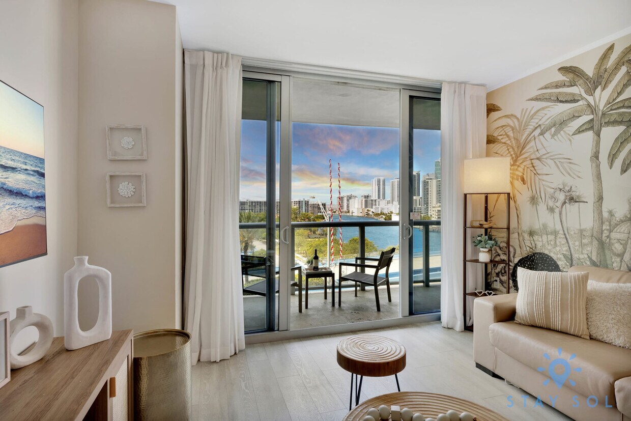 Foto principal - 2602 E Hallandale Beach Blvd