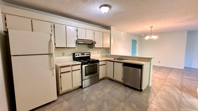 Building Photo - 5641 Riverside Dr