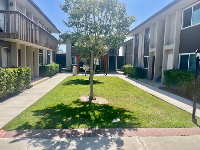 Foto del edificio - Woodlake Apartments