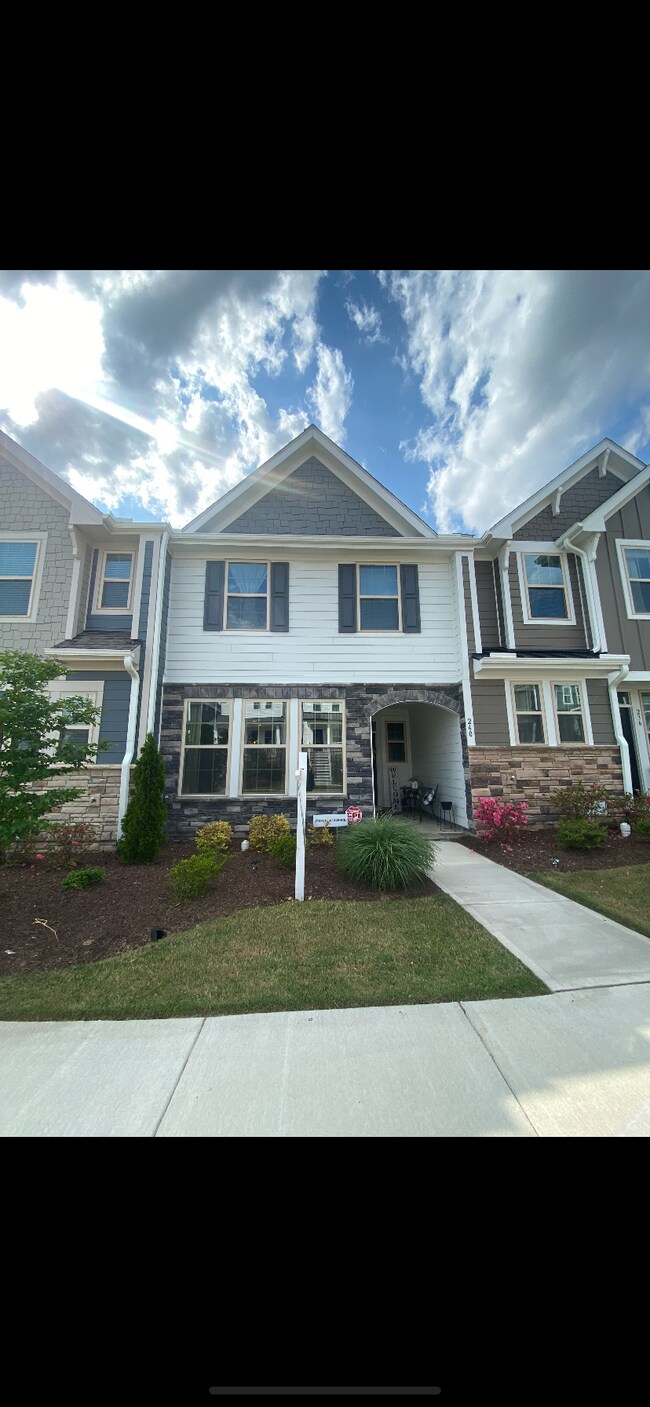 Foto del edificio - 240 Douglas Falls Dr