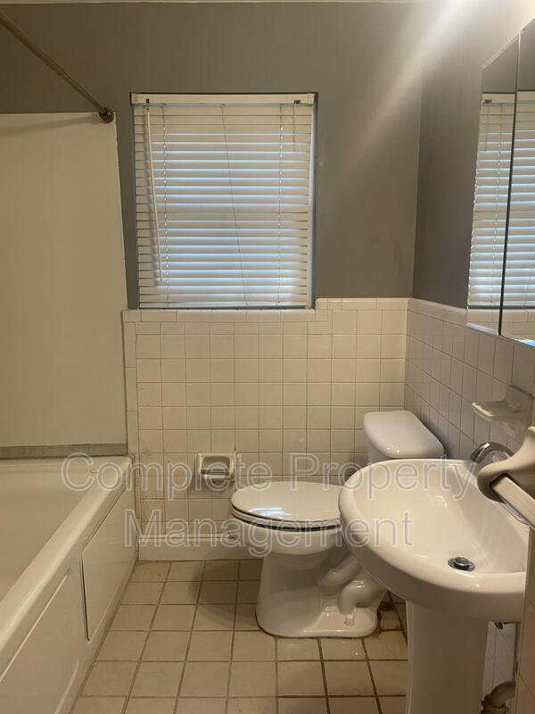 Building Photo - 744 Glen Ridge Dr