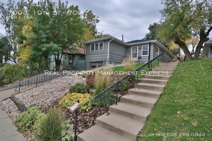 Primary Photo - 709 E 19th St