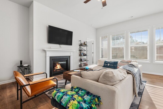 Foto del edificio - Stunning 4 Bed, 3 Bath Home in Durham!