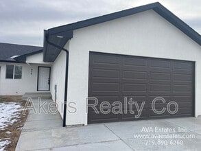 Building Photo - 970 S Coral Pl