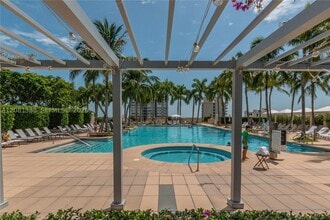 Building Photo - 1425 Brickell Ave