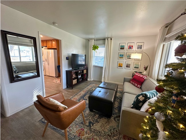 Building Photo - 2620 S Julian St