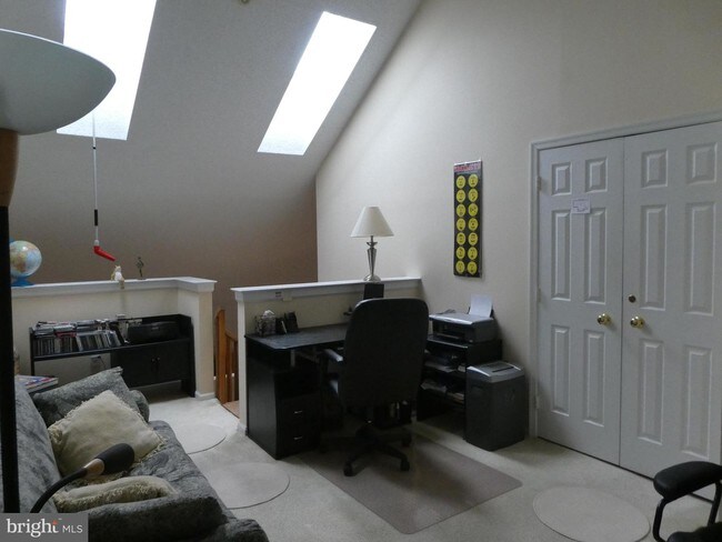 Building Photo - 409 Talon Ct