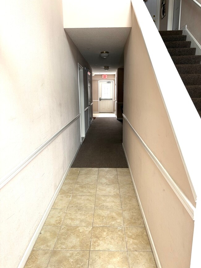 Building Photo - Colonial Apartments