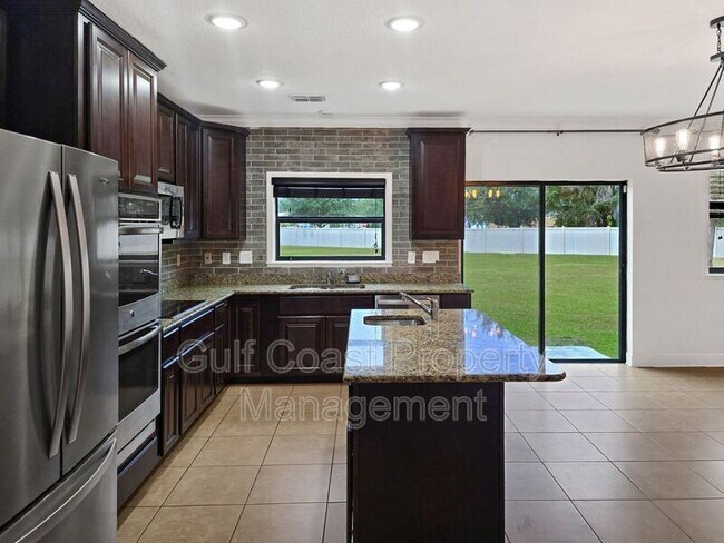 Foto del edificio - 3610 76th St E