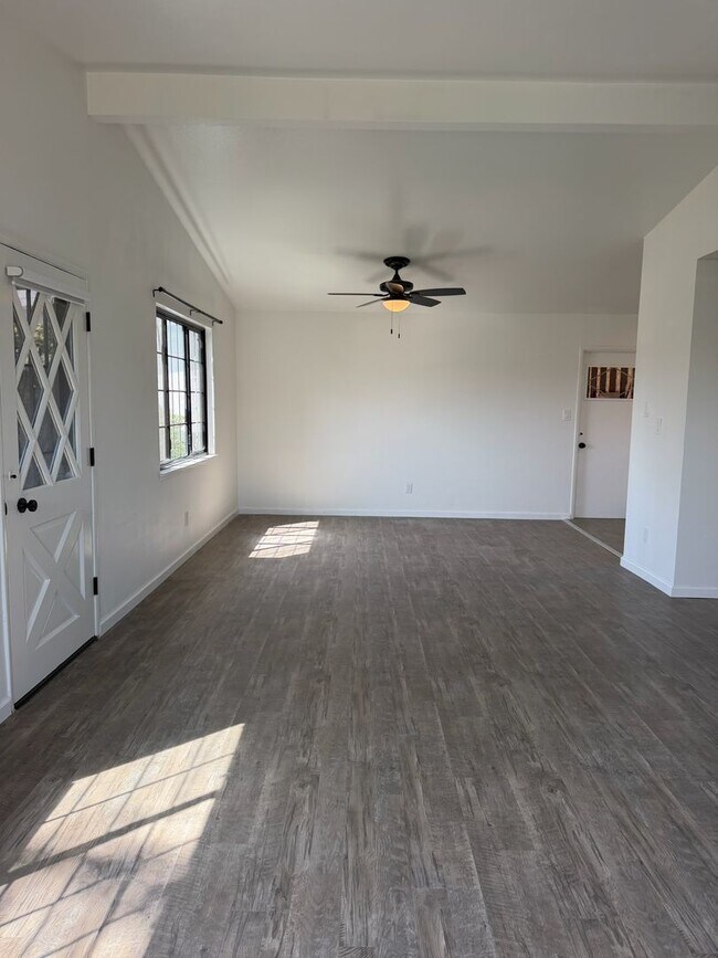 Foto del edificio - 2124 Hemlock Ave
