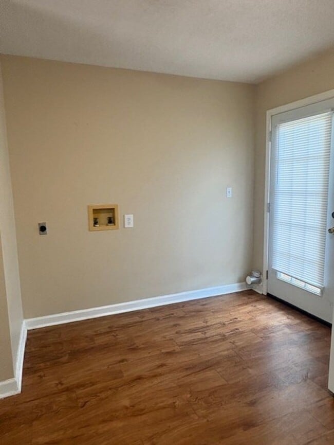 Building Photo - 25137 York Dr