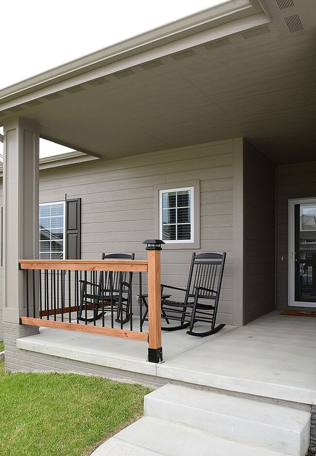 Building Photo - Meticulously maintained 3 bedroom ranch wi...