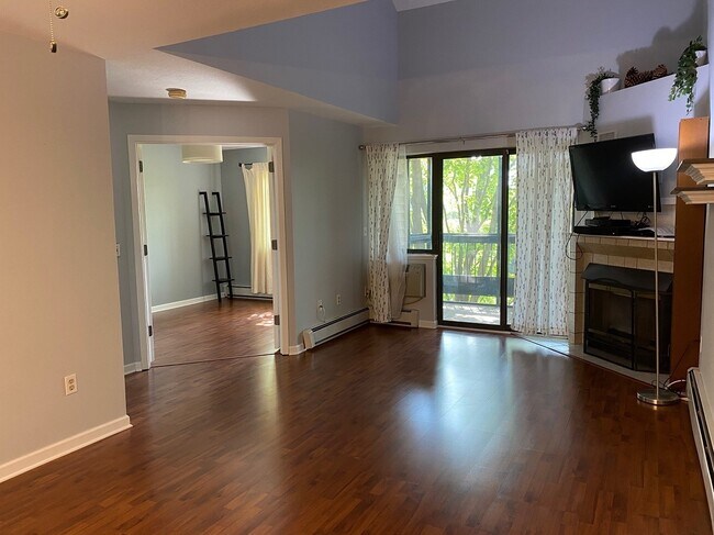 Building Photo - 7601 Edinborough Way