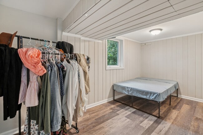 Foto del edificio - 8312 Potomac Ave